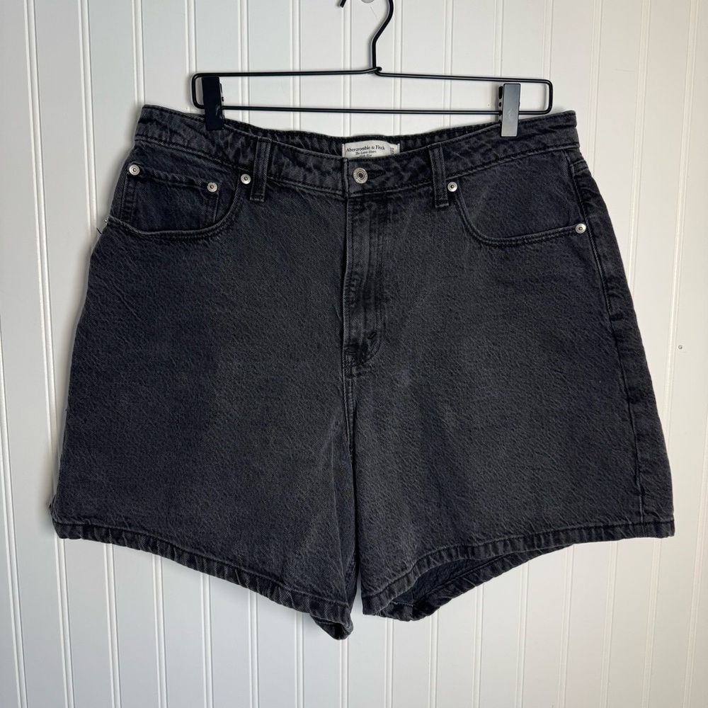 Abercrombie & Fitch The Loose Short High Rise Curve Love Black Denim Shorts 14 - Picture 2 of 12